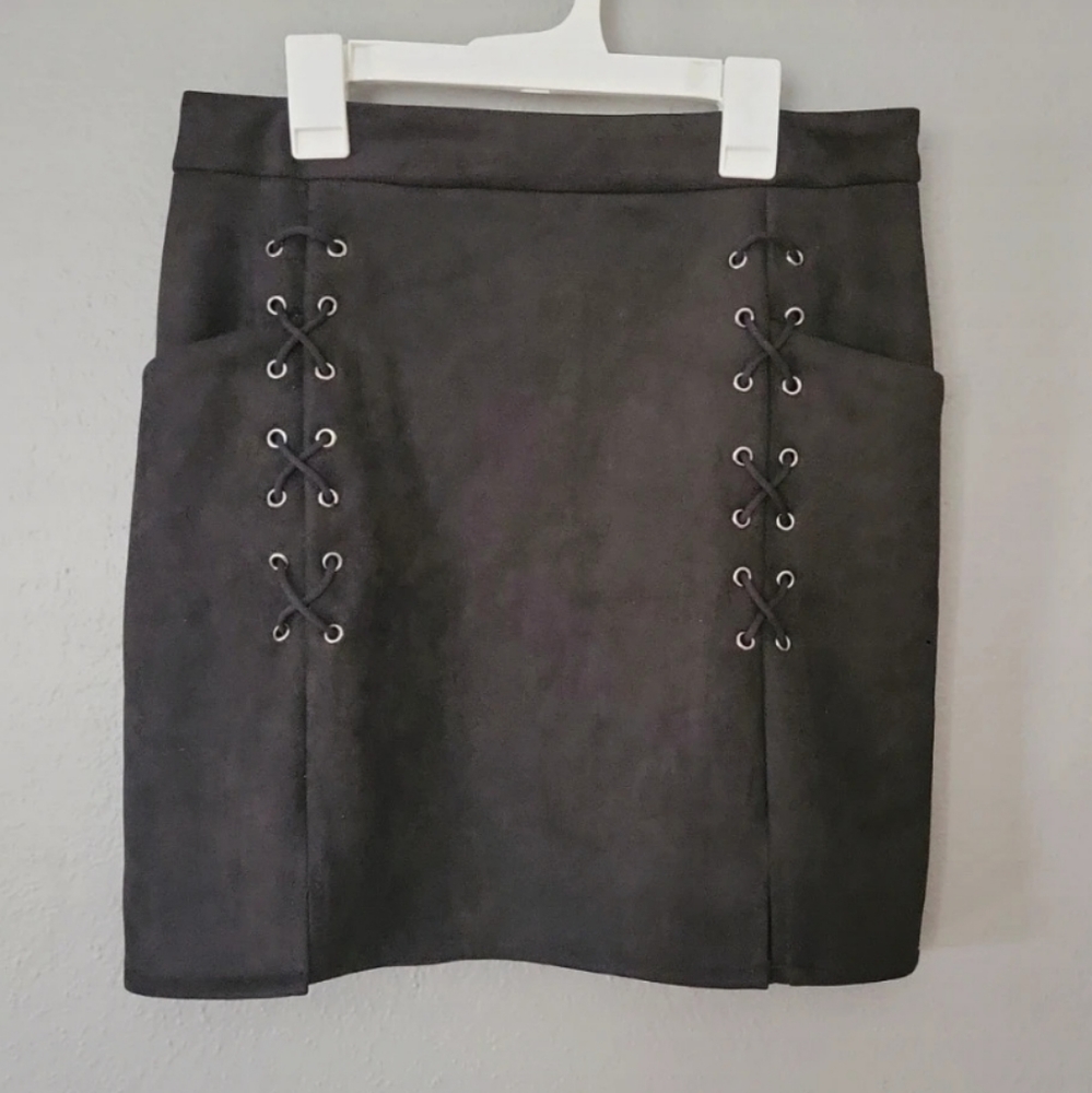 Suede Black Skirt with pockets